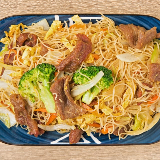 Beef Pan Fried Rice Noodle 牛肉炒米粉.
